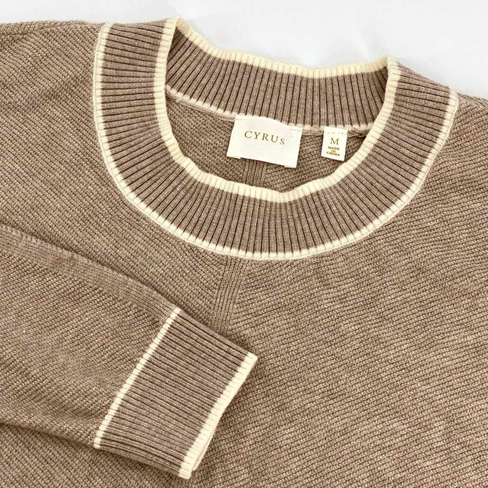 Cyrus Women Medium Taupe Brown Contrast Trim Crew Neck Knit Sweater Lightweight